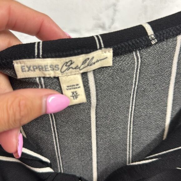 Express One Eleven Off-Shoulder Black & White Striped Crop Top Size XS Like NEW - Picture 2 of 4